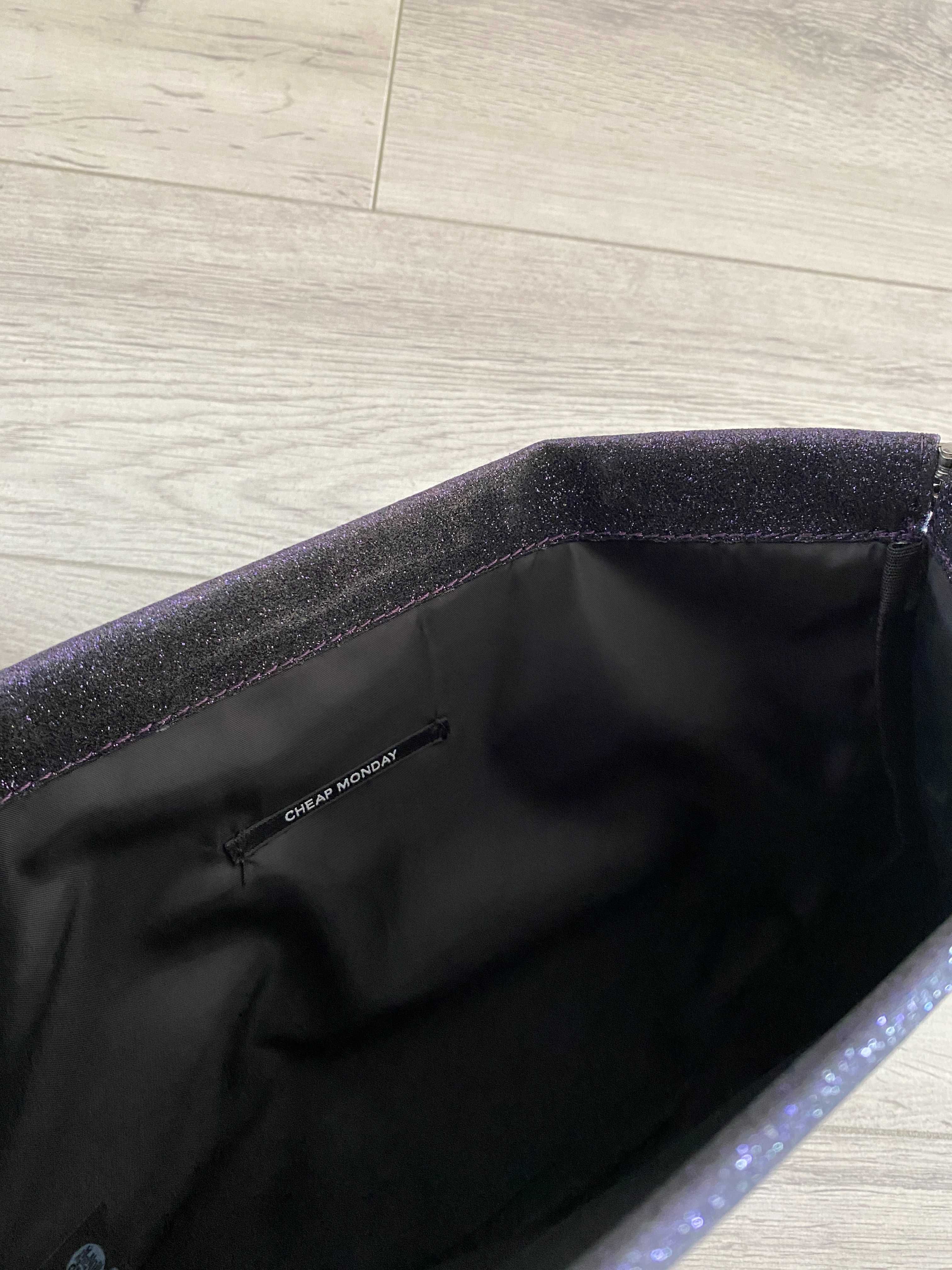 Fioletowa kopertówka z brokatem Cheap Monday