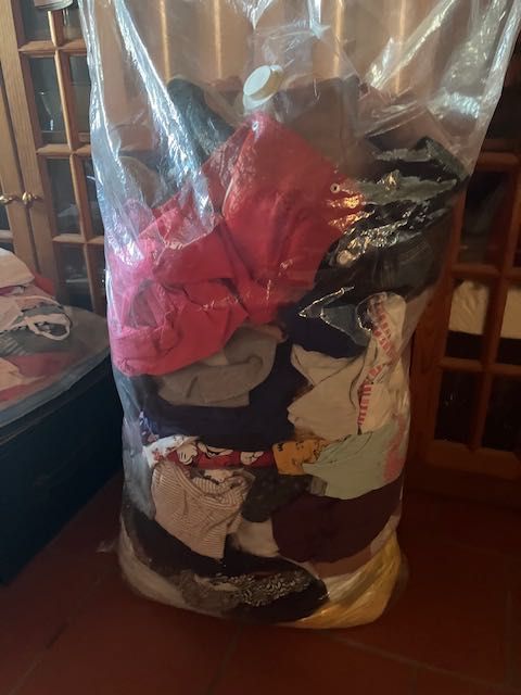 vendo roupa de criança de menina de 3 - 4 - 5 anos