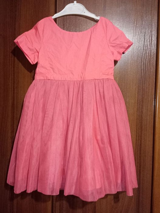 Сукні святкові пишні для дівчинки в ідеальному стані