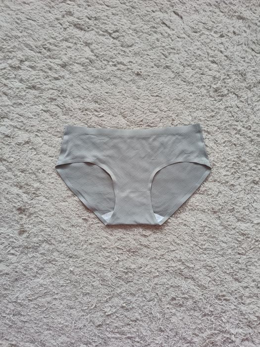 Szare cienkie majtki nieużywane S