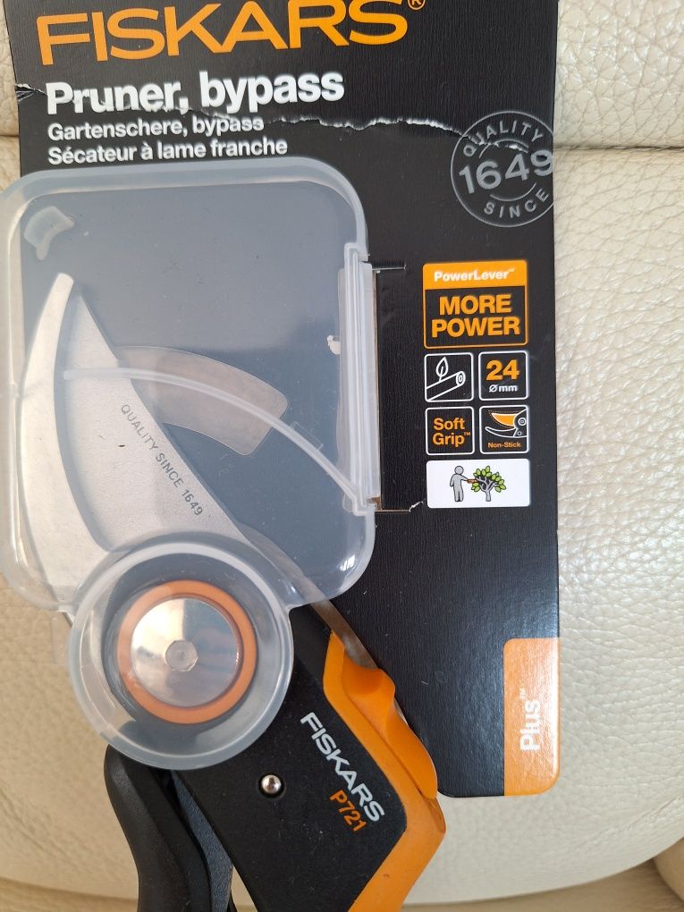 Nożyce ręczne Fiskars 24 cm P721 sekator