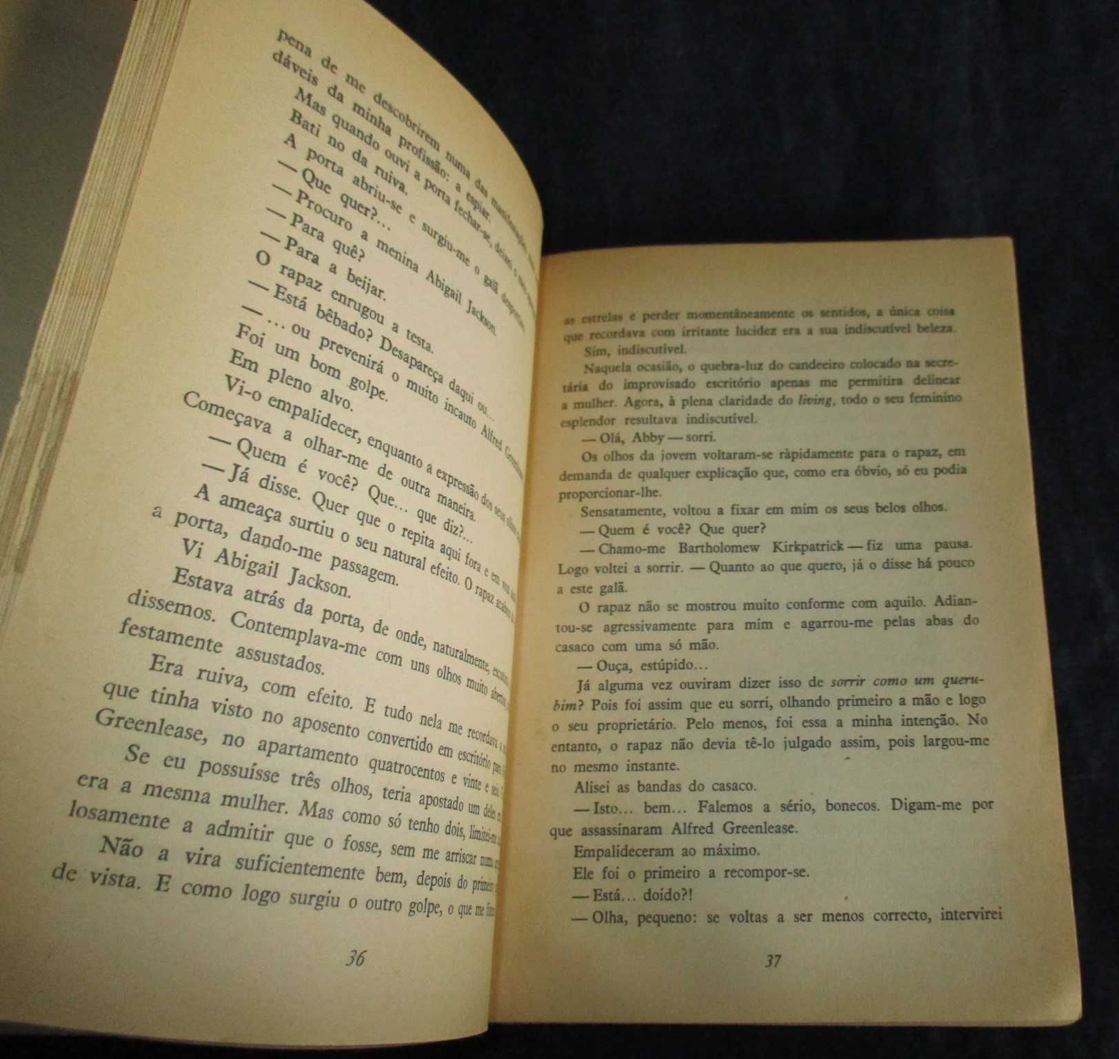 Livro Memórias de um Morto Lou C. Carrigan