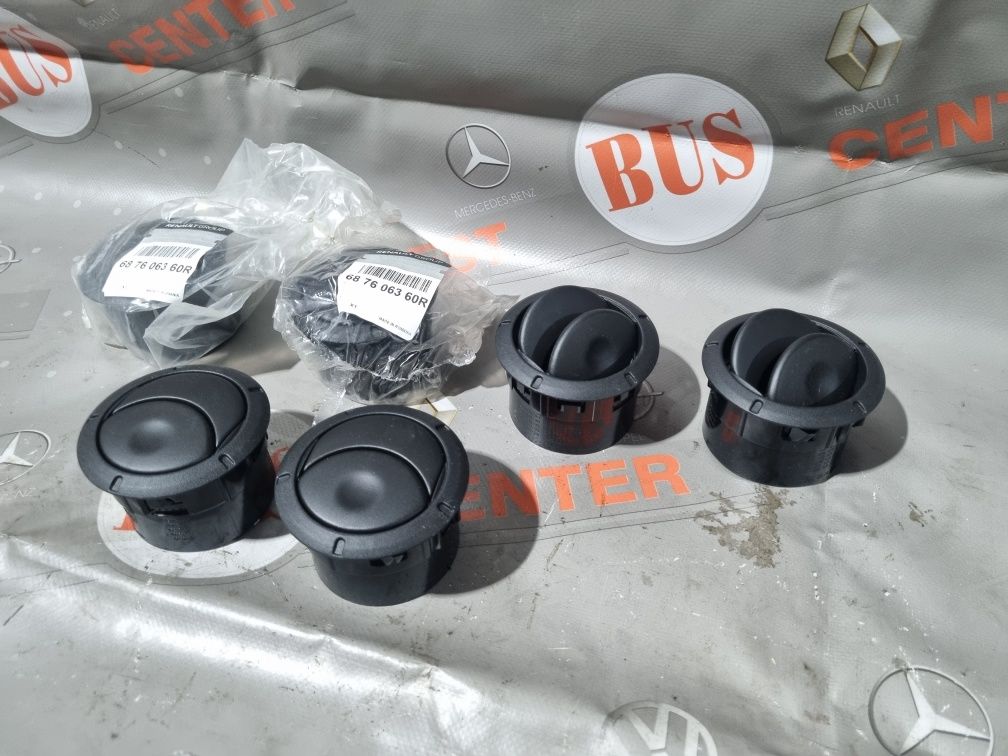 Дуйчик в торпеду направляйка воздуху Renault Master 3 Opel Movano