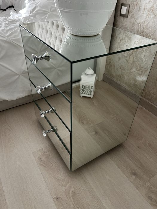 2 Mesa de cabeceira/ Movel em espelho/espelhada