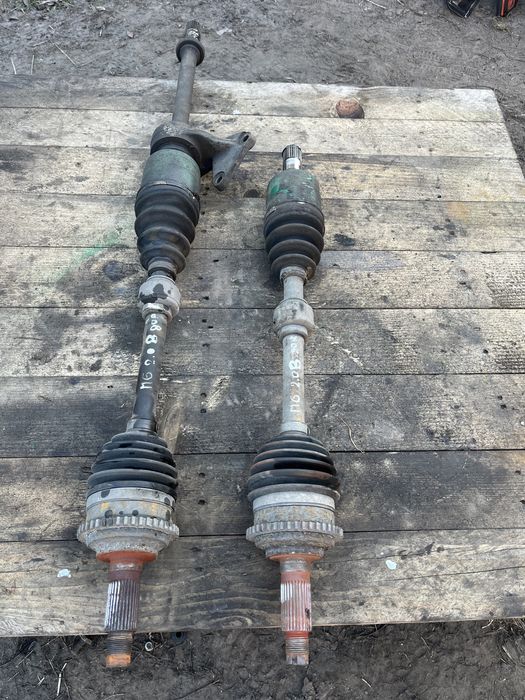 Піввісь полуось трошиб правий лівий Mazda 6 GG 1.8 2.0 5-ст бенз