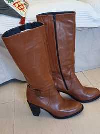 Botas de inverno em pele