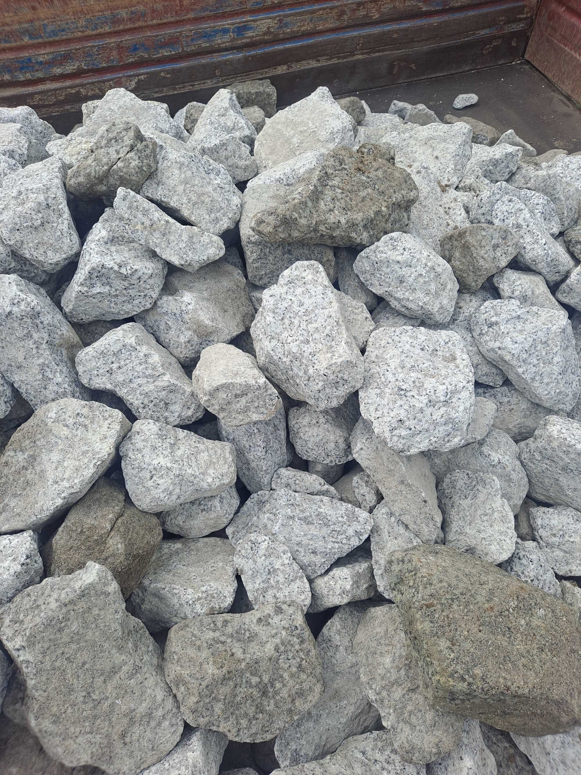 Kamień ozdobny głaz granitowy, gabion granit dalmatyńczyk 60-120 mm