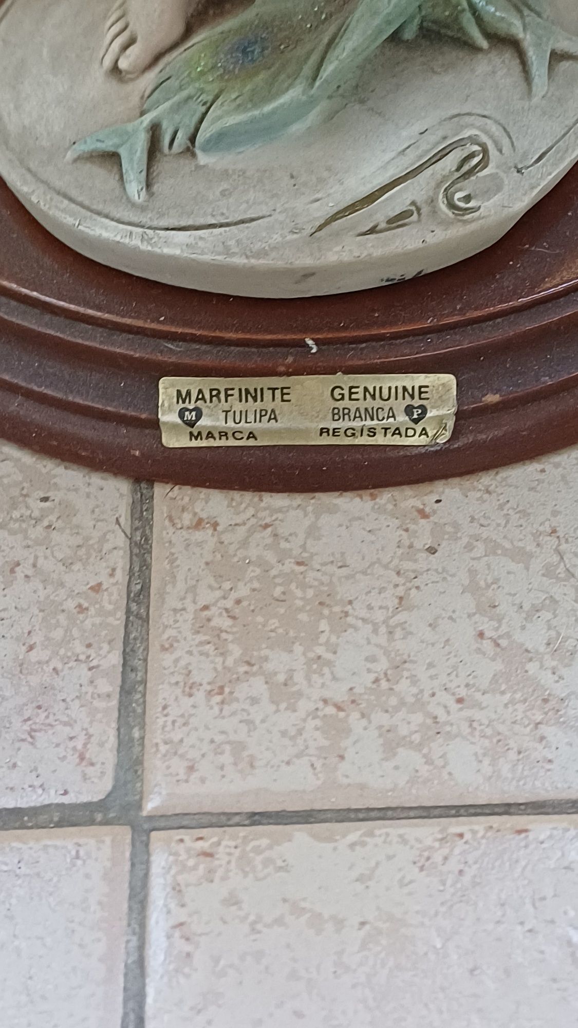 Estátua de Deusa com espelho