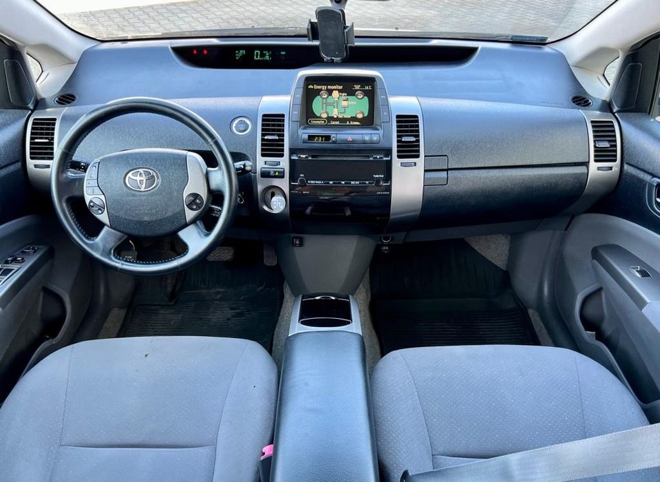 Toyota Prius hybryda LPG wynajem auto rent taxi uber bolt freenow