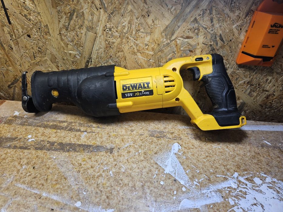 Dewalt DCS380 pila szablasta lisica lisi ogon 18v