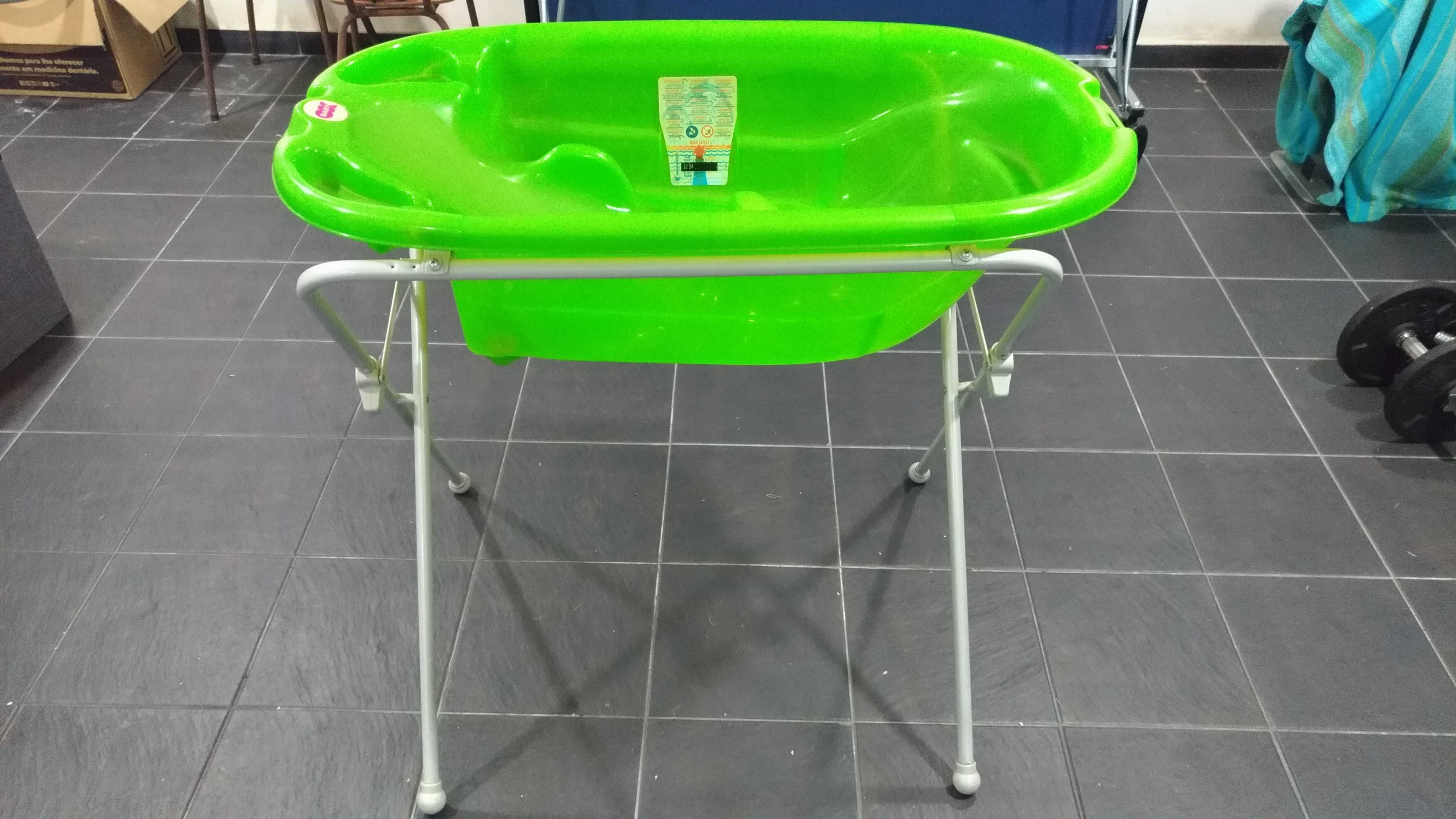 Berço, carrinhos, banheira, espreguiçadeira,potinho, degrau, de bébé