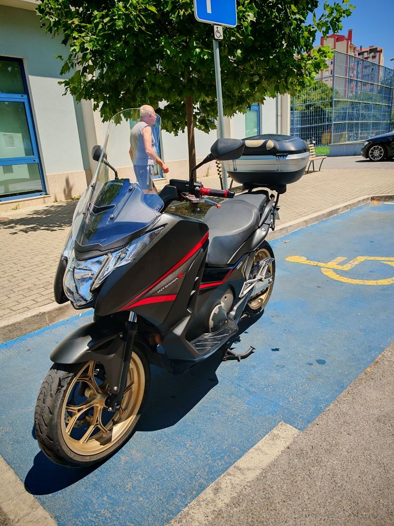 Honda integra 750S