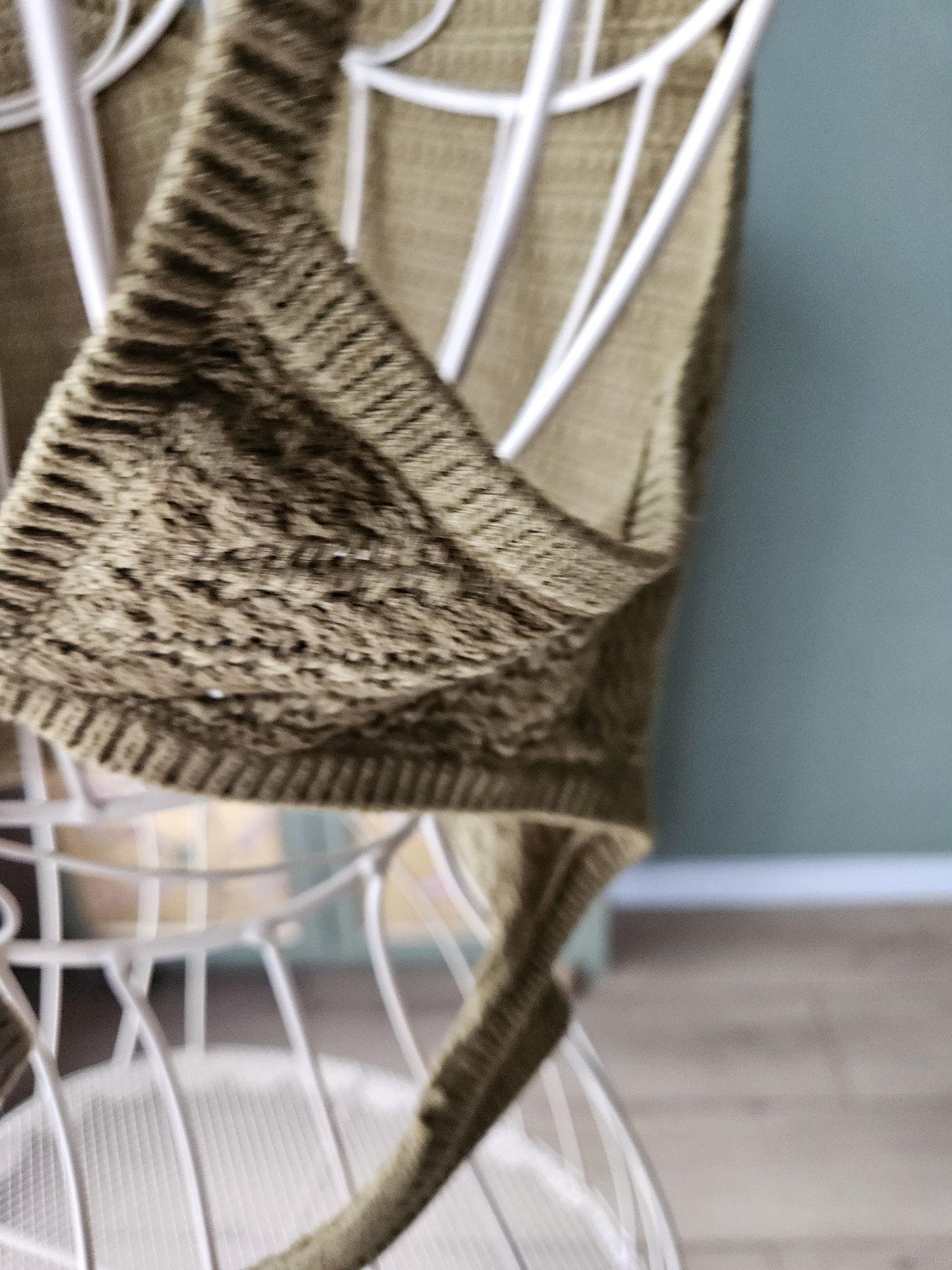Crop Top  damski pleciony wiazany na ramiączkach oliwkowy Weekday