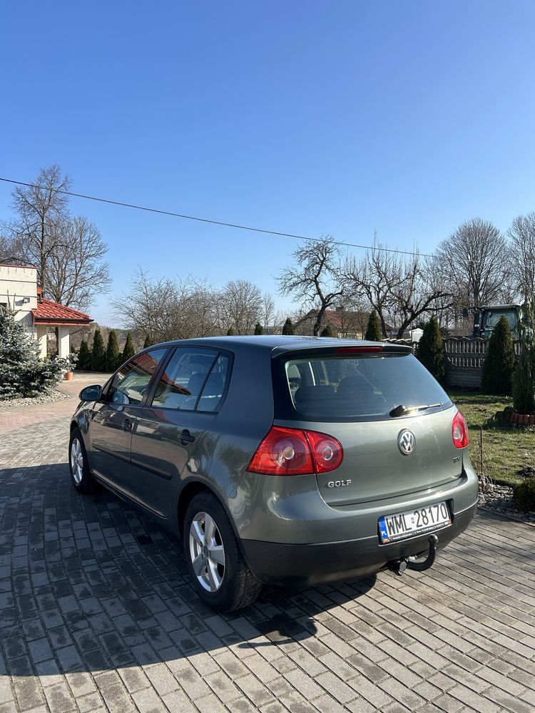 Volkswagen Golf 5  V . 1.9 tdi, hak