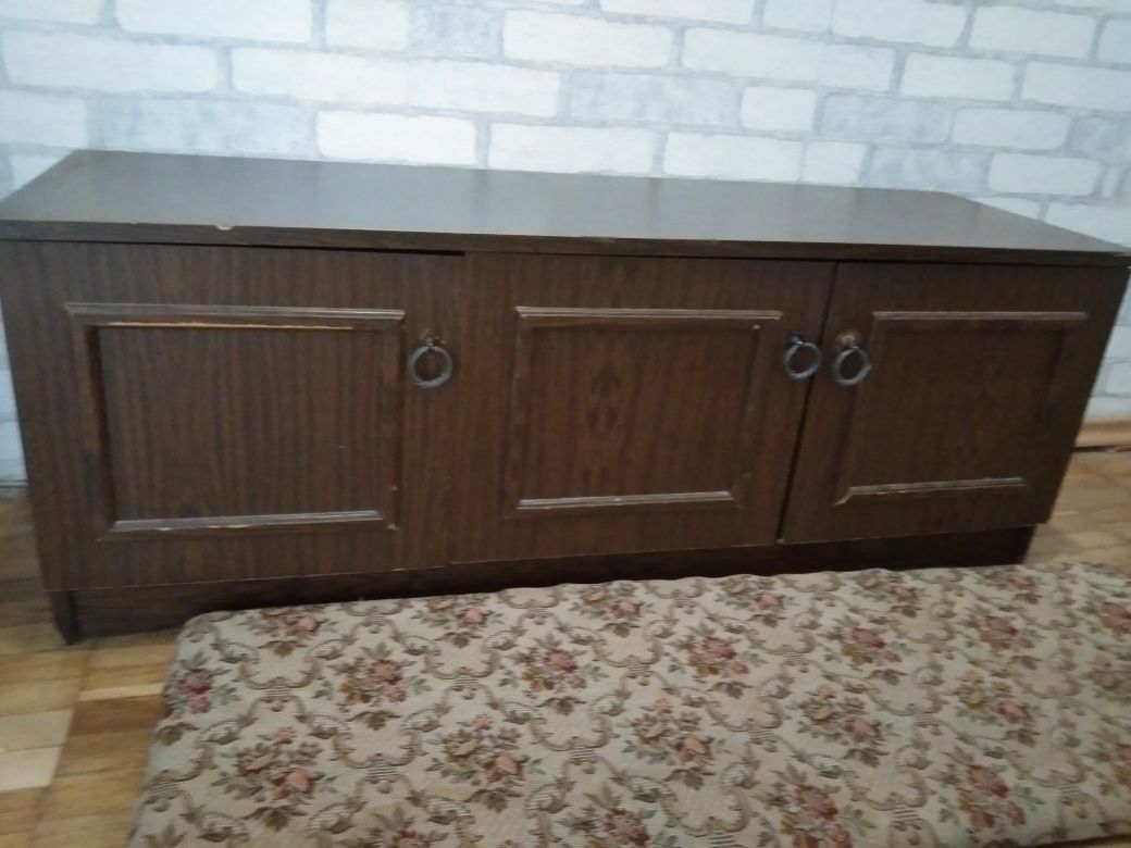 Продам вішалку та банкетку у прихожу.