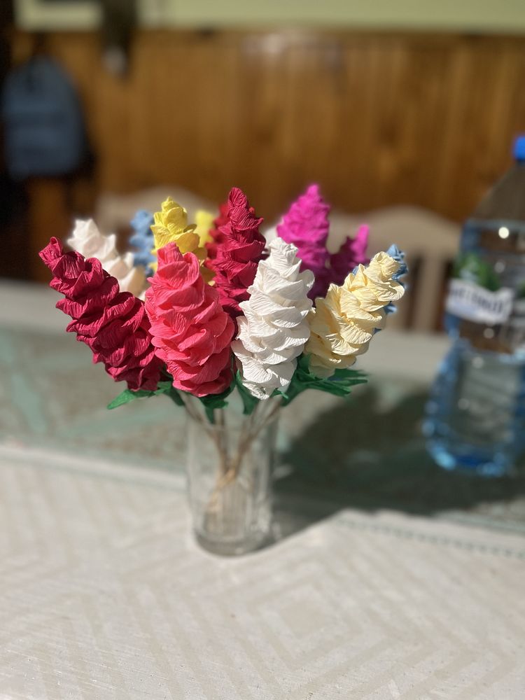 Kwiaty szyszki z krepiny