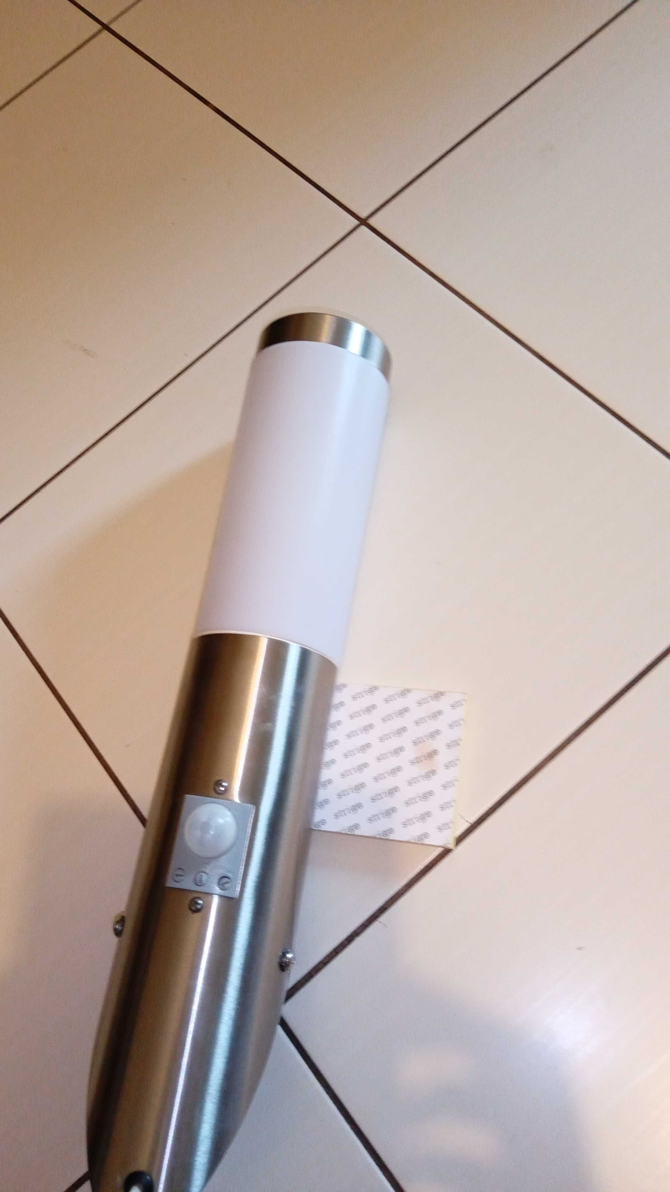 Lampa z czujnikiem ruchu INOX