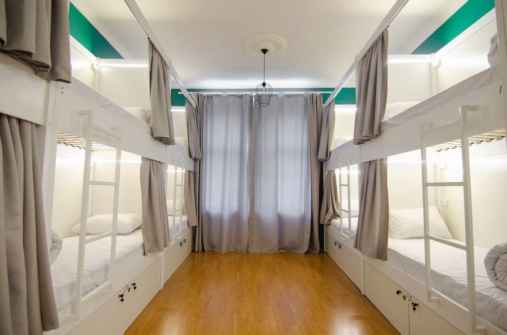 Спальне місце, койка, центр