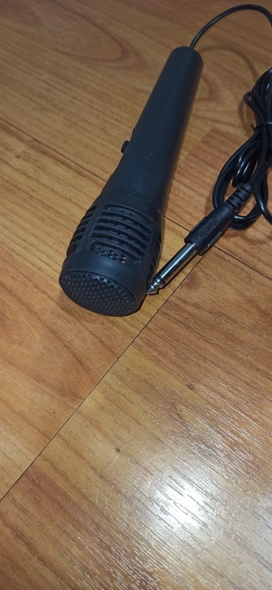 Mikrofon do karaoke.