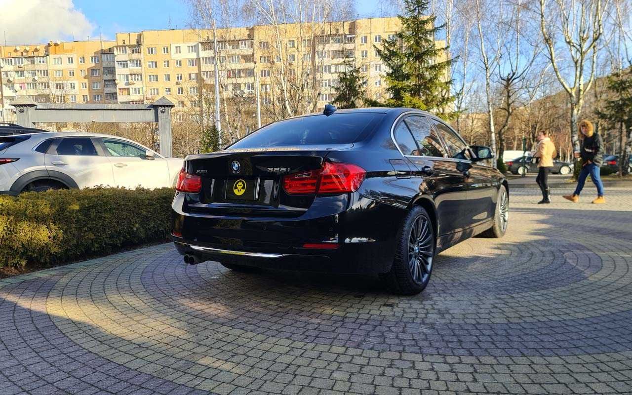 BMW 328 2013 року