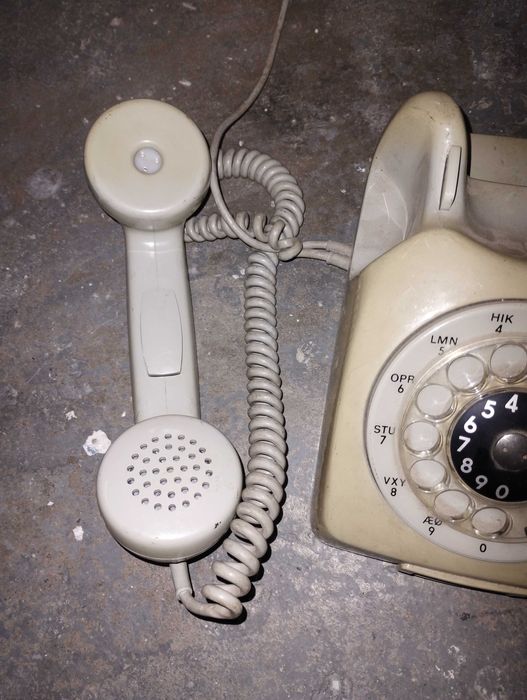 Telefon stacjonarny z PRL