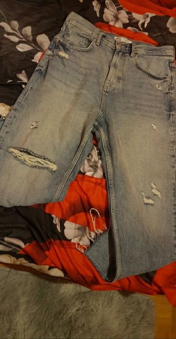 Spodnie z dziurami  NOWE ,,zara,,r40