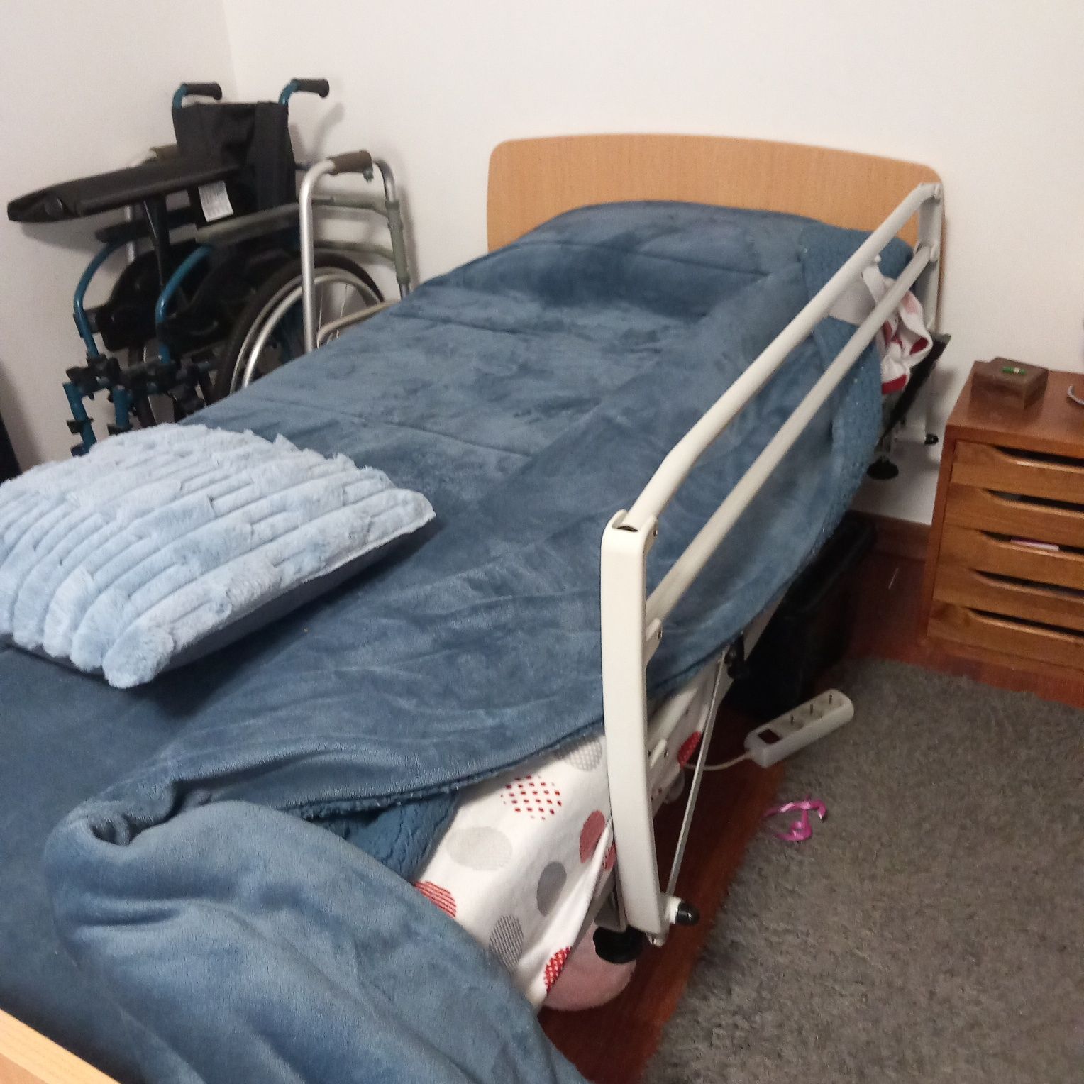Cama articulada nova sem uso com colchão