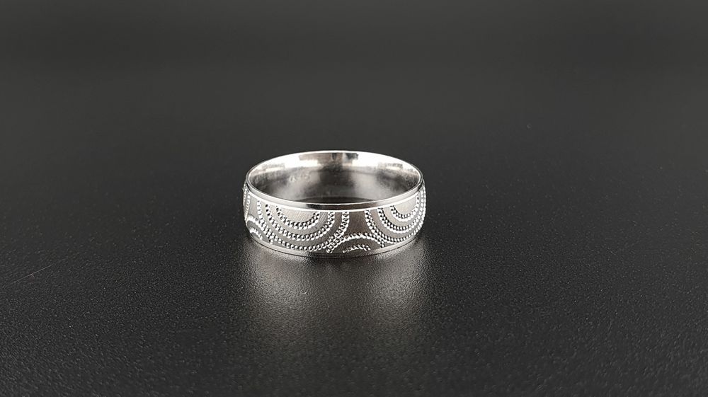 Obrączka srebrna pr.925 szeroka diamentowana r.20