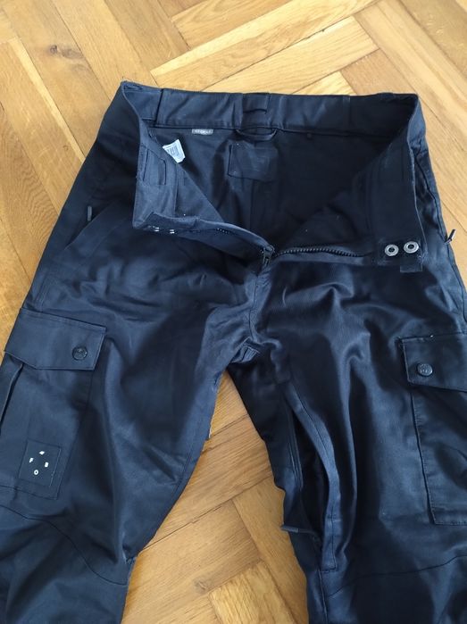 Spodnie narciarskie snowboardowe 4F/FOB r. M czarne damskie 1000

Sp