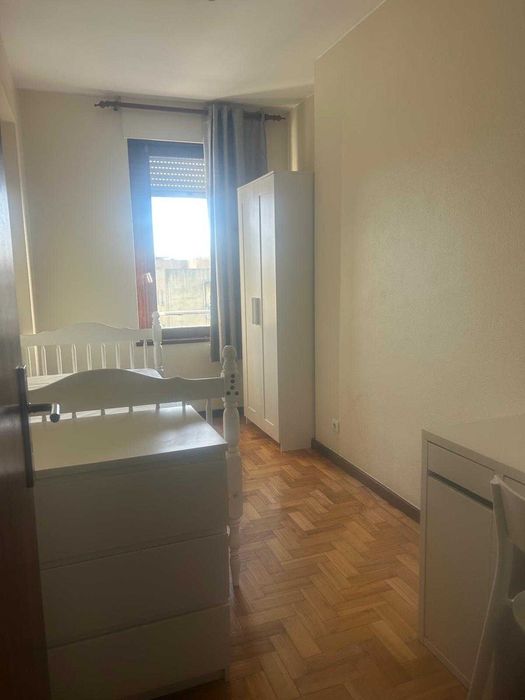 Quarto para arrendar pólo universitário