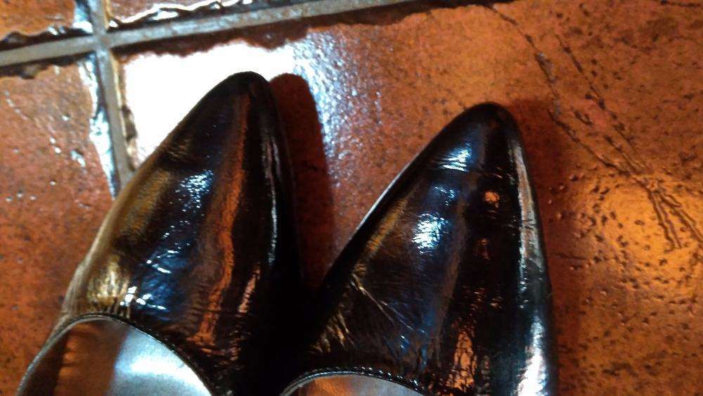 Sapatos verniz pretos