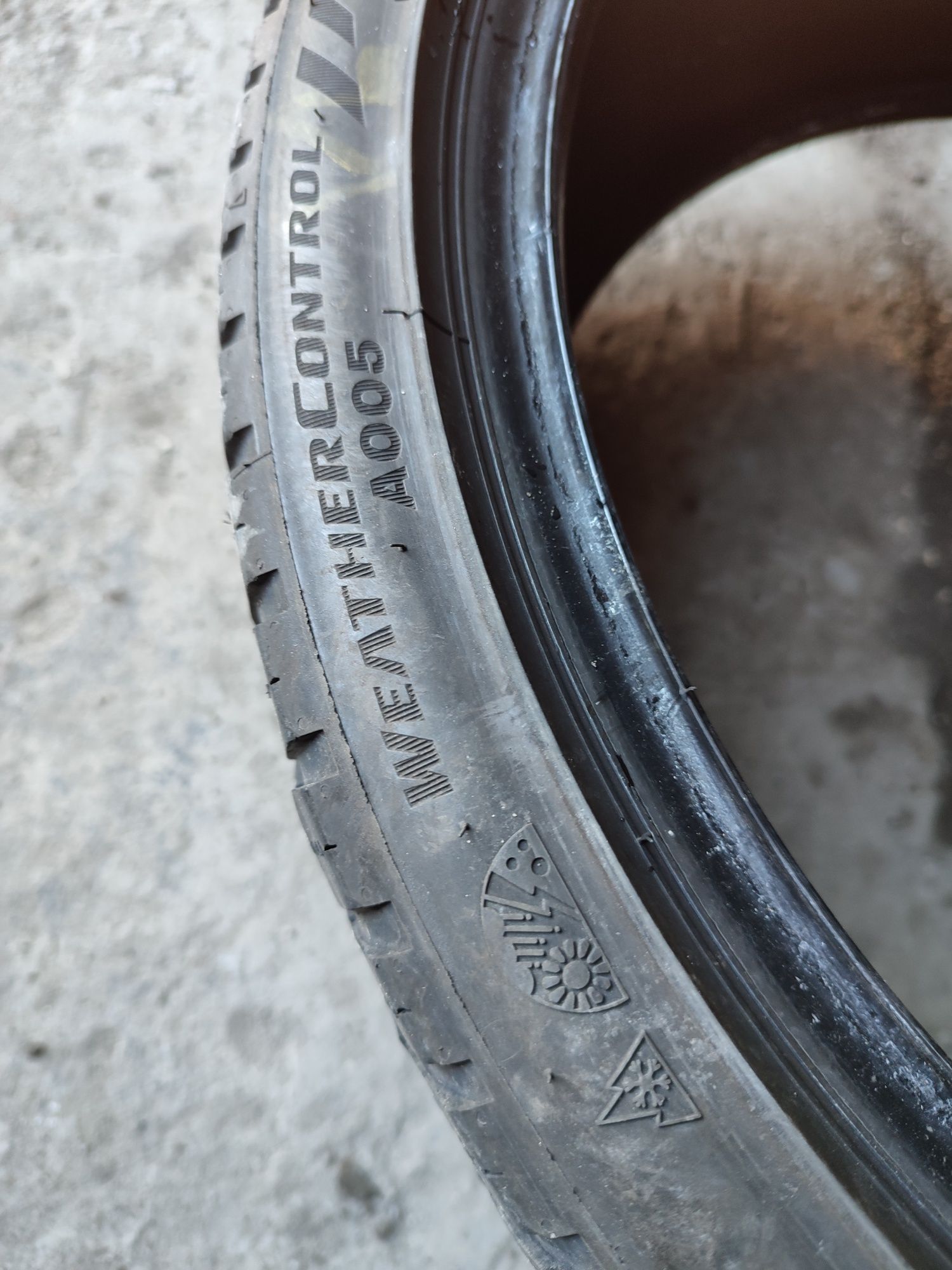 235.35.19 Bridgestone 4шт БУ склад шины резина из Европы всесезон