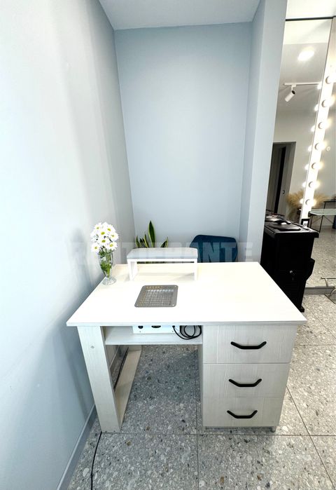 Сдам рабочее место маникюр педикюр