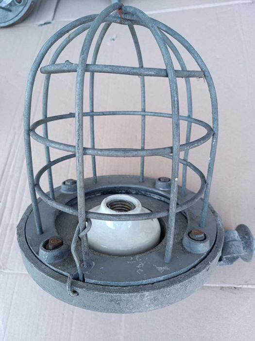 lampa przemysłowa industrialna