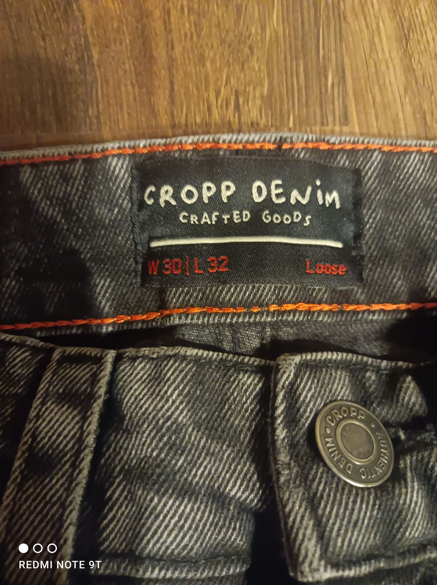 Spodnie Cropp rozmiar na metce i w opisie