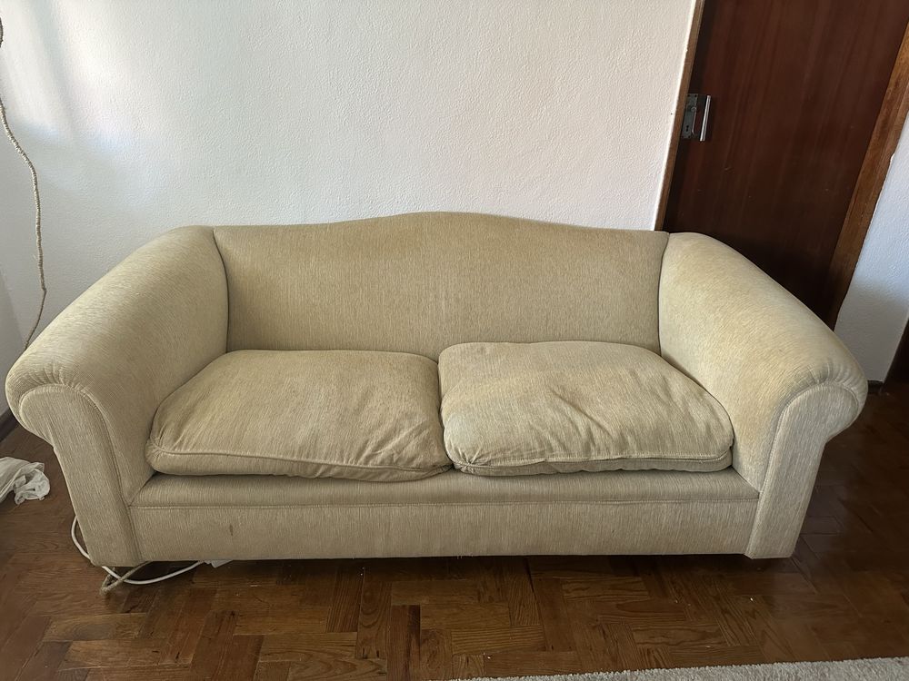 Sofa bege 2 lugares estilo vintage