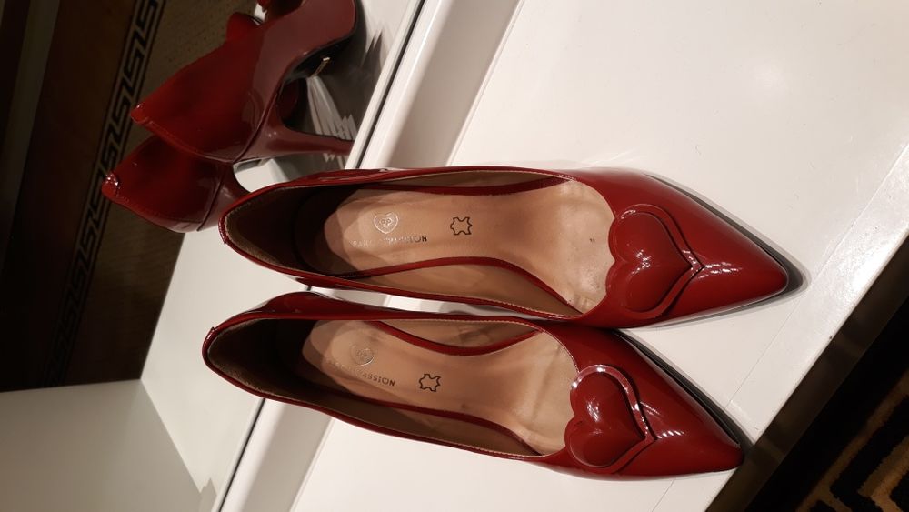 Sapatos em Verniz Vermelhos Parodi Passion