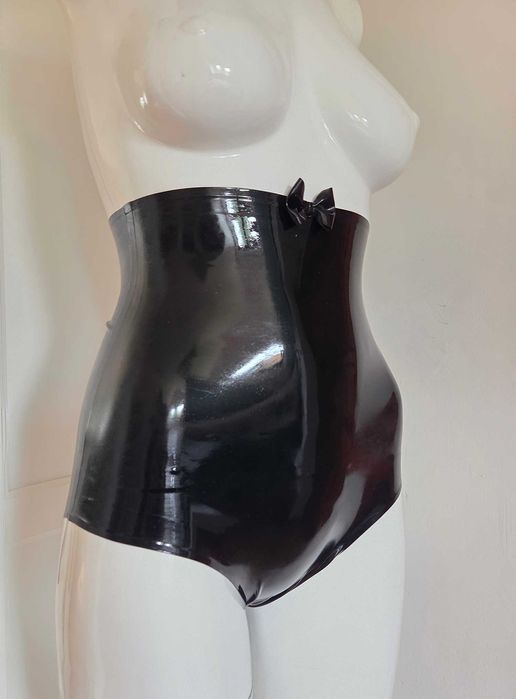 nowe majtki z kokartką latex