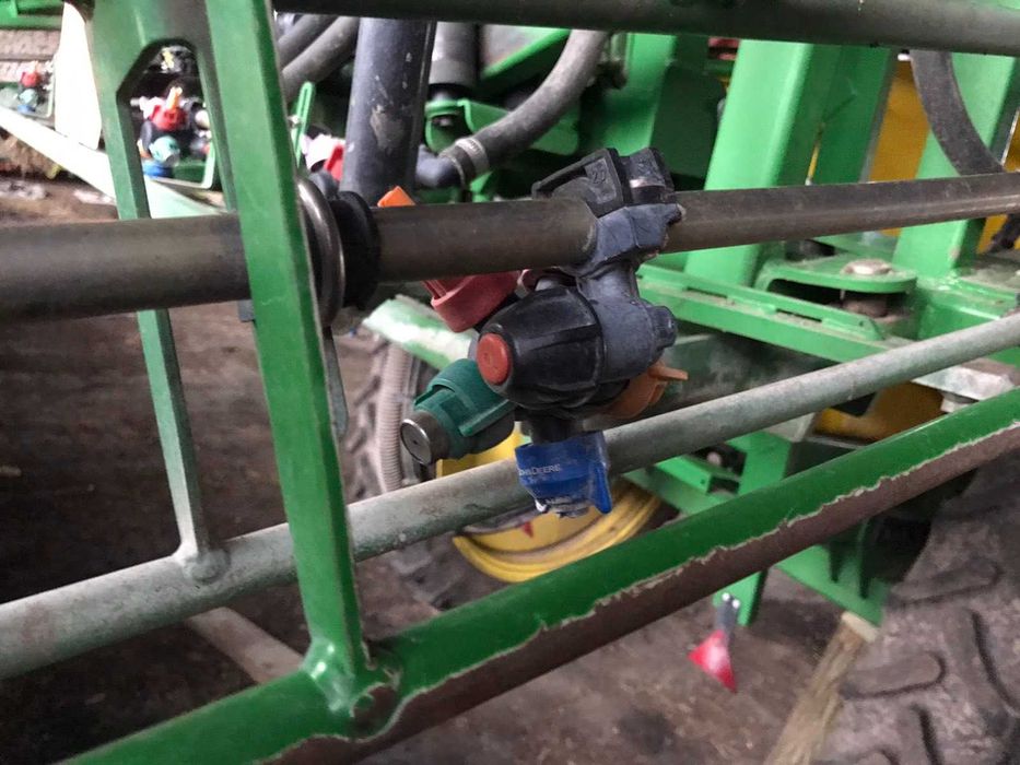 Причіпний оприскувач John Deere M732i