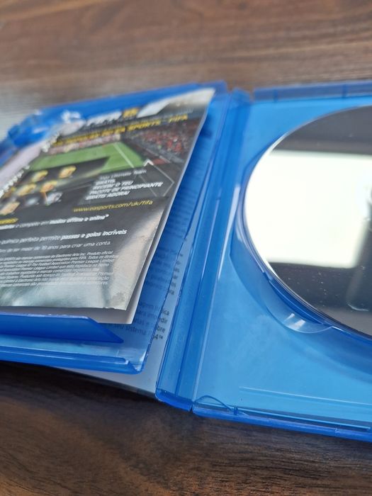 Jogos Fifa para PS3 e 4, TIF para PS2 (5 euros cada um)
