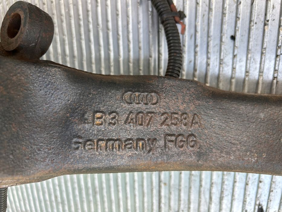 Zwrotnica Piasta Prawy przód VW Passat B5 W8 Audi S4 B5 A6 C5 duży…