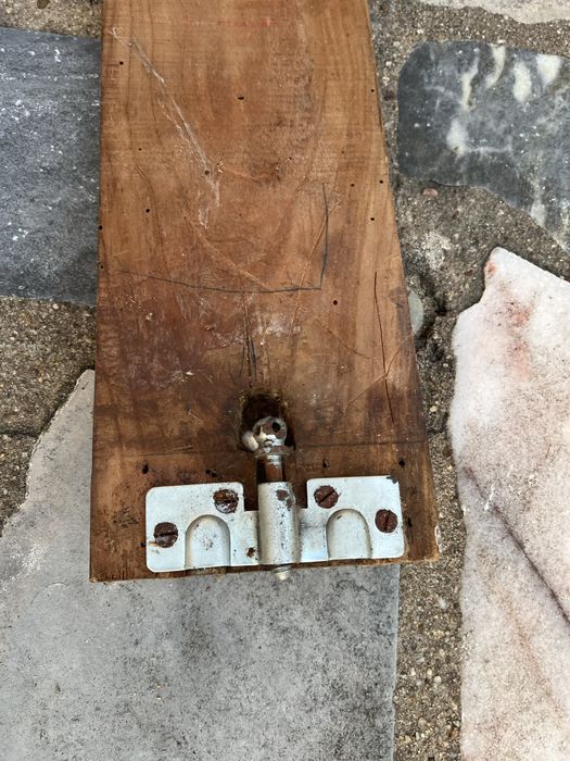 Cama solteiro em madeira maciça para restauro