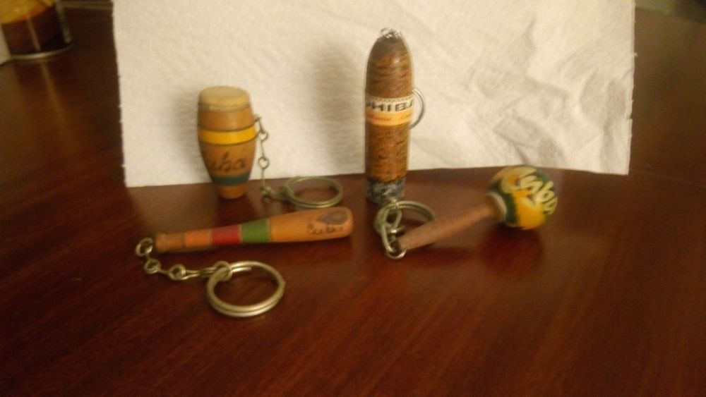 Vendo biblous de Cuba, Filipinas e bonecas de várias cidades do Canadá