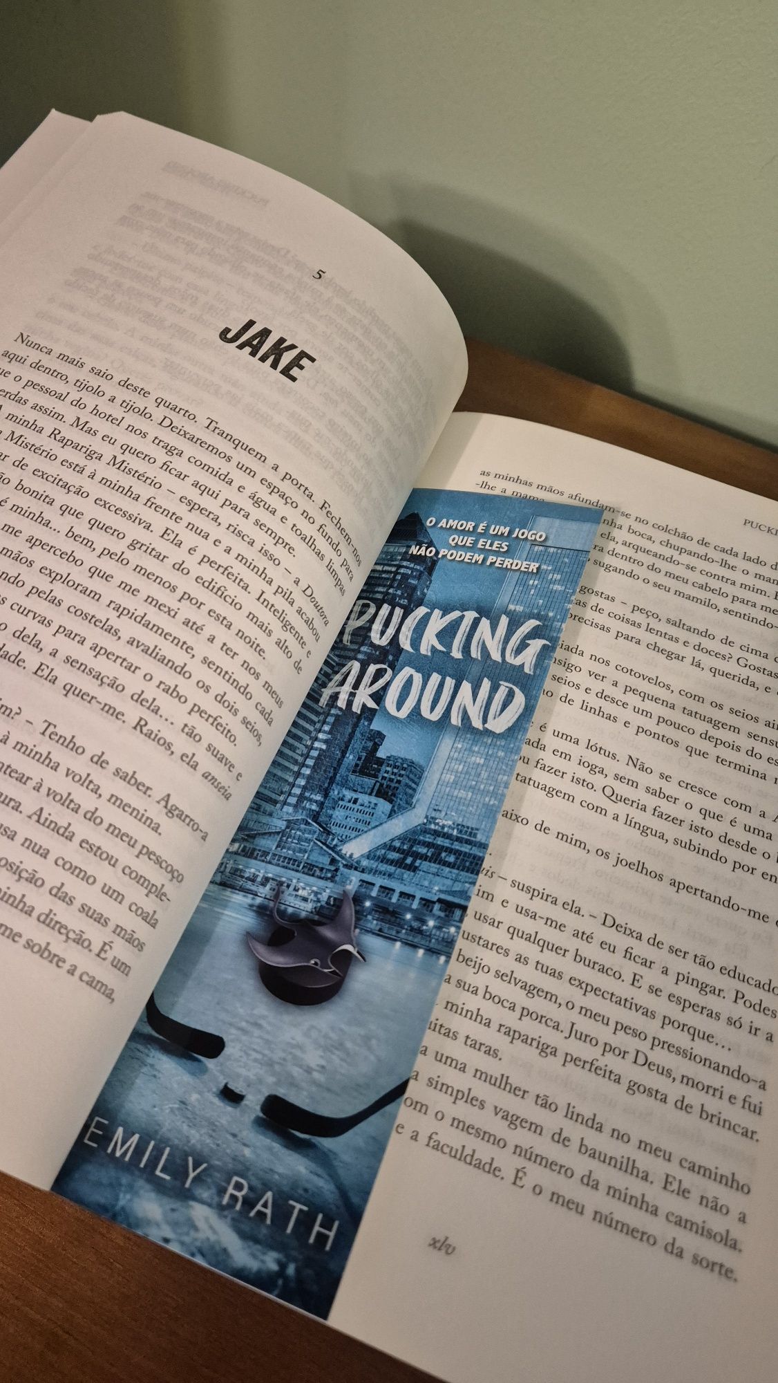 Livro Pucking Around