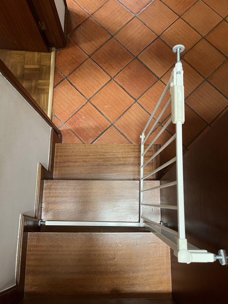 Porta / vedação de segurança infantil para escadas e portas