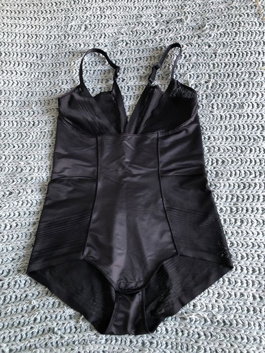 Czarne body modelujace bielizniane uniweesalne w bdb stanie m&s idealn