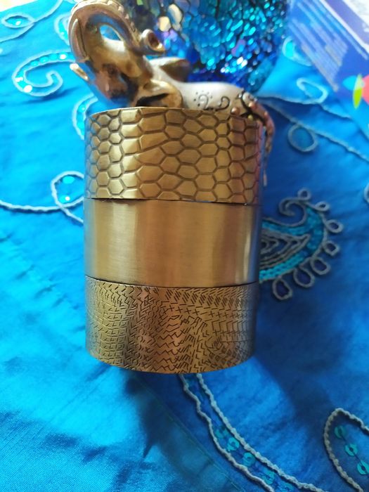 Pulseira étnica ajustável.Nova