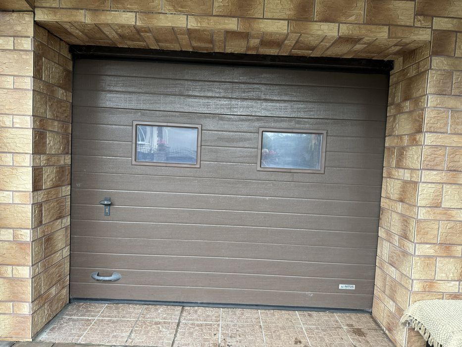 Brama garażowa podnoszona segmentowa 240x200 cm