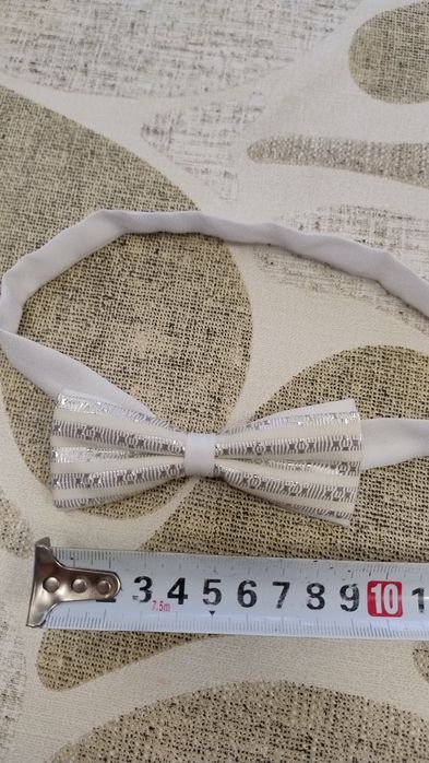 Muszka bialo - srebrna chłopięca