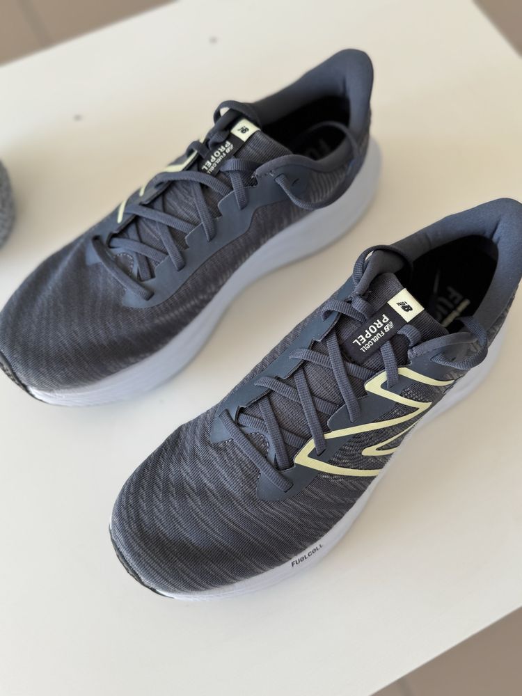 Кросівки  New Balance FuelCell Propel v4 MFCPRCC4  43 оригінал